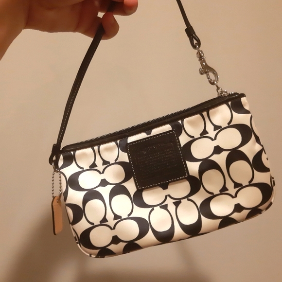 Coach Handbags - Coach wristlet